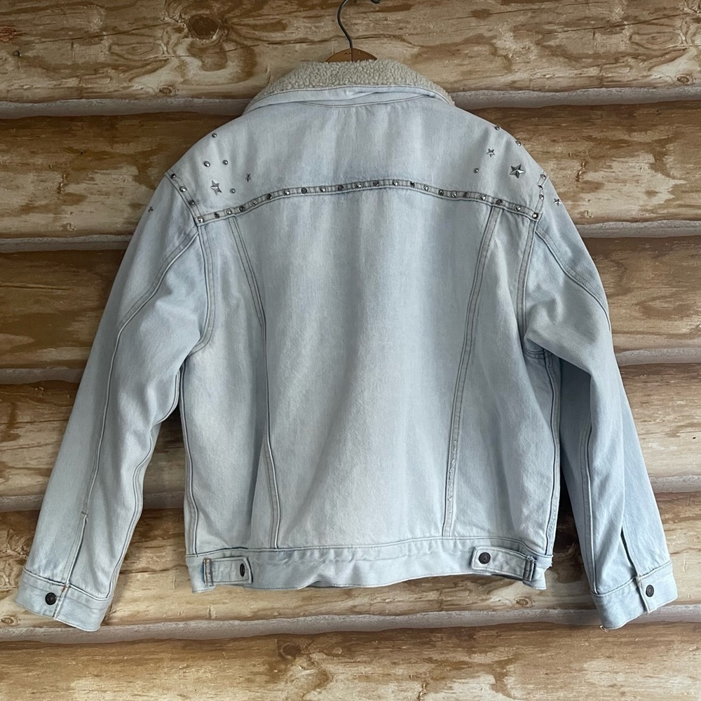 ❤️‍🔥Levi’s light wash Sherpa lined star studded denim trucker jacket size XL - Picture 13 of 16